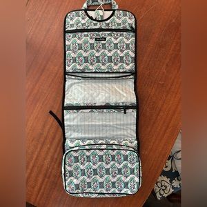 Vera Bradley travel accessories make-up hanging bag